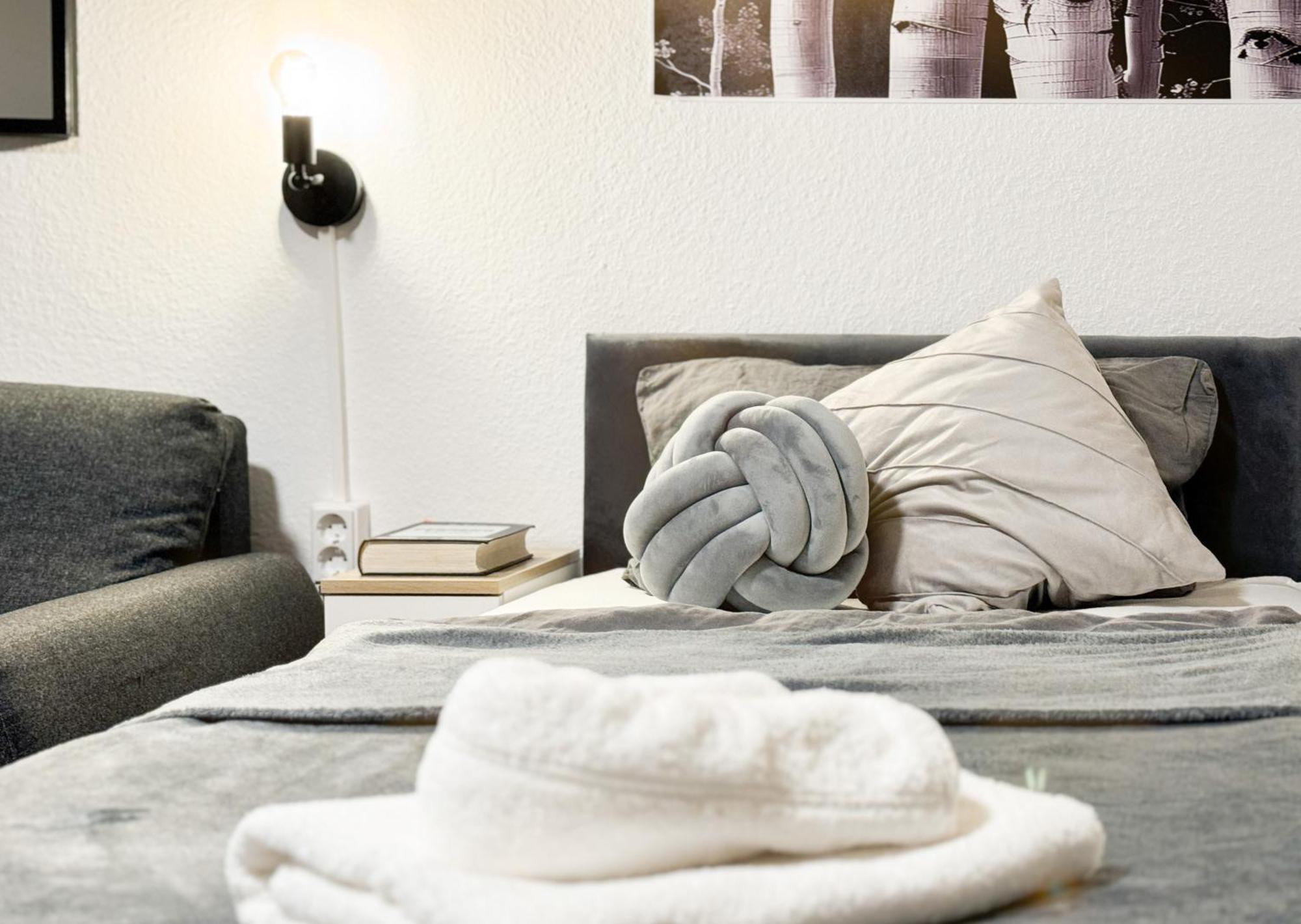 Modern Living In Karlsruhe - Frieden Apartments Bagian luar foto