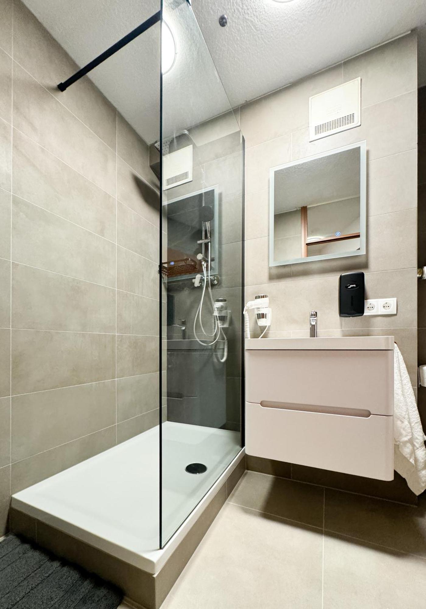 Modern Living In Karlsruhe - Frieden Apartments Bagian luar foto